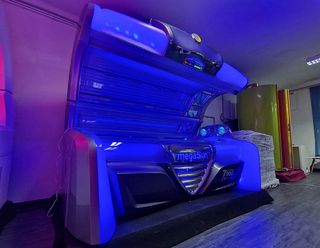 RAYOS UVA/SOLARIUM- MEGASUN 7900 ALOHA INTELLISUN