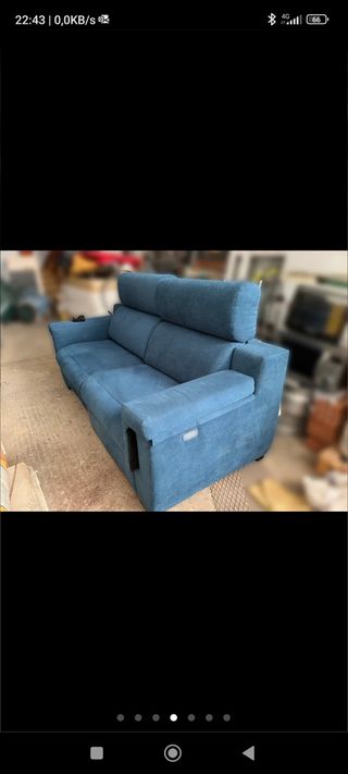 Sofá tres plazas.