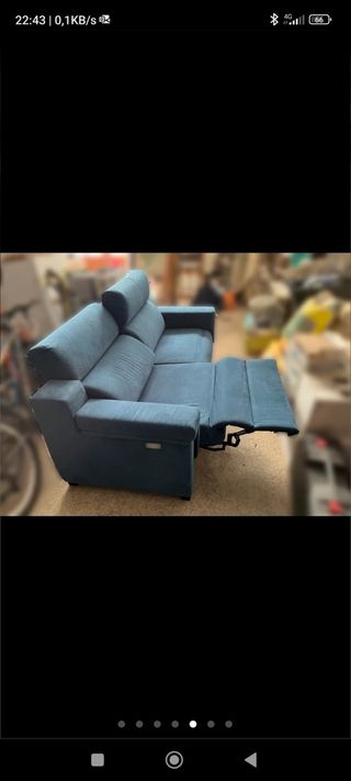 Sofá tres plazas.