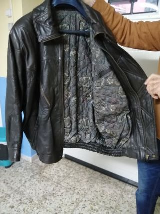Cazadora negra