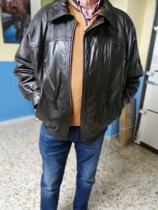 Cazadora negra