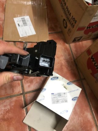 Cerradura puerta trasera Ford original
