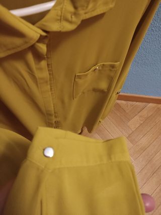 Camisa color mostaza