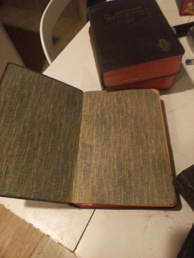 El nuevo testamento La Santa biblia ańo 1926