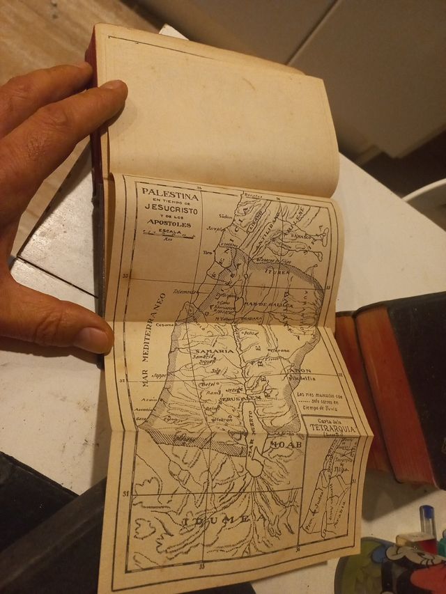 El nuevo testamento La Santa biblia ańo 1926