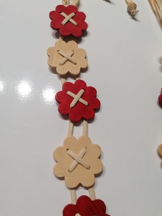 Cinturón flores rojas y blancas