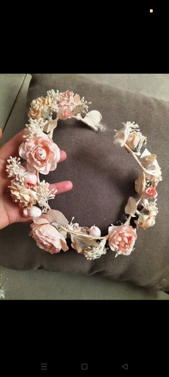 Preciosa corona de flores secas