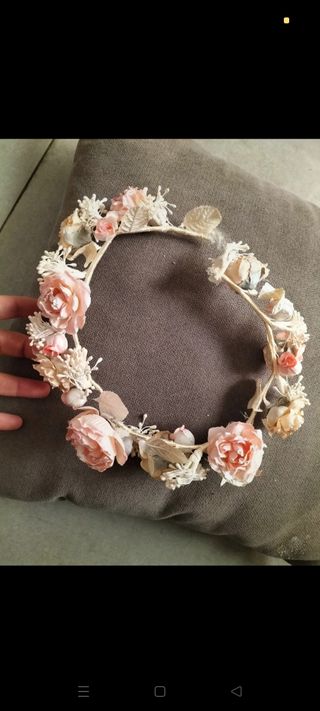 Preciosa corona de flores secas