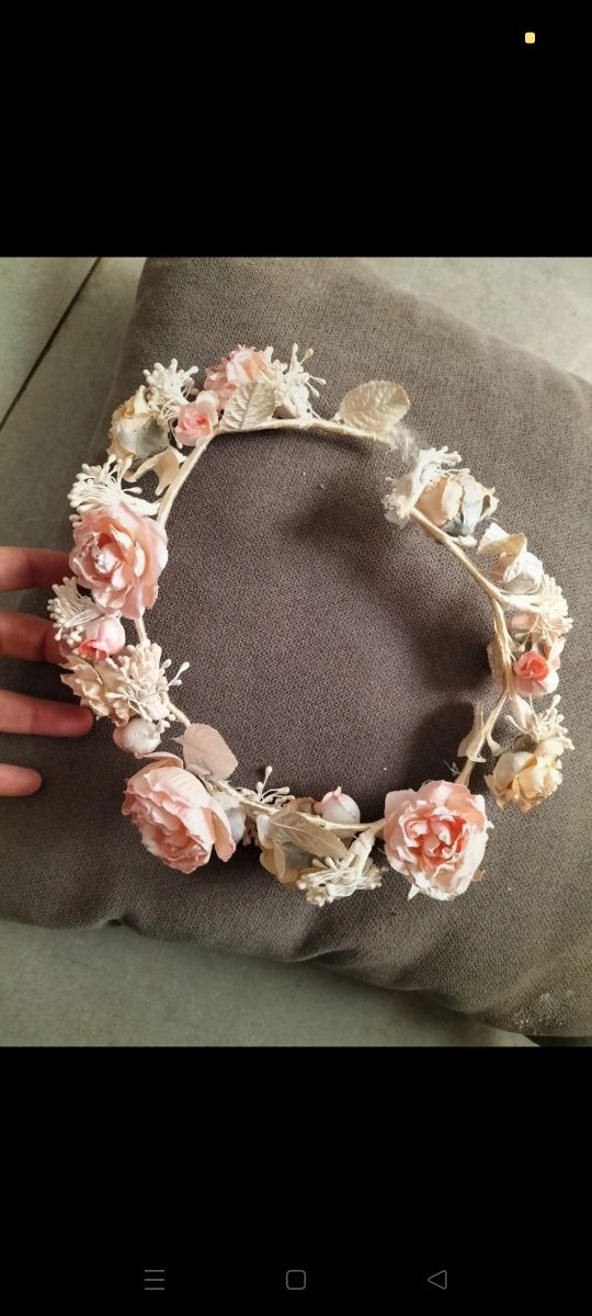 Preciosa corona de flores secas