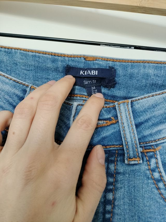 Pantalón vaquero bordado Kiabi