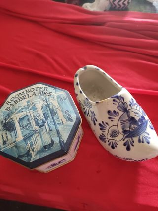 zoccolo in ceramica e scatola in latta