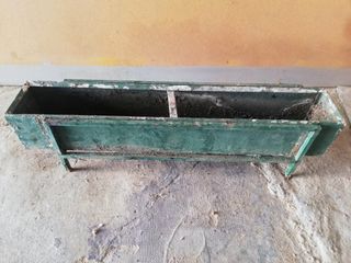 Macetas de cerámica y plástico.