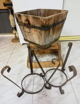 Macetas de cerámica y plástico.