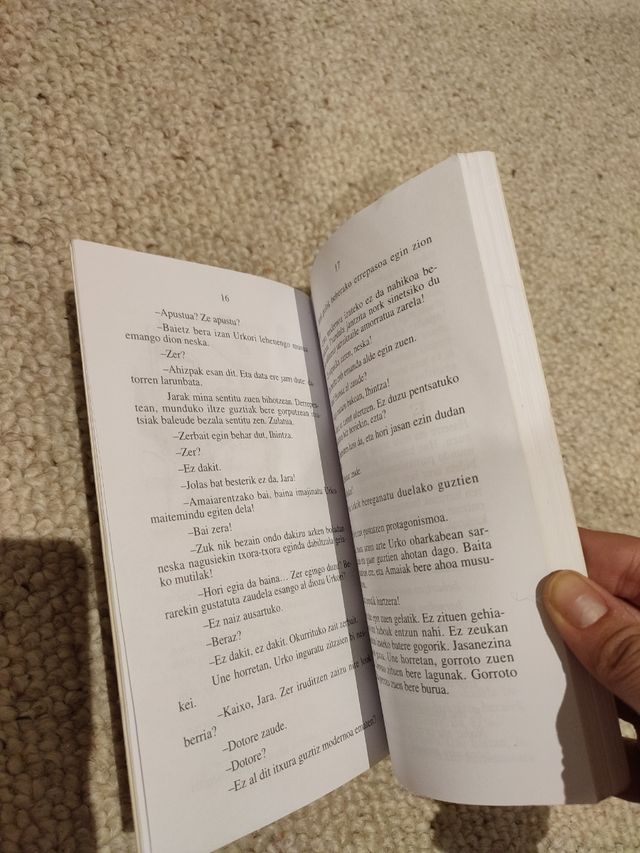 Libro juvenil "Jara" en euskera