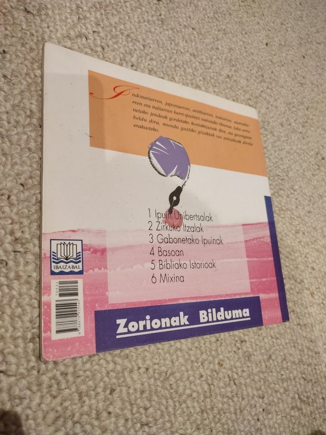 Libro infantil "Ipuin Unibertsalak"