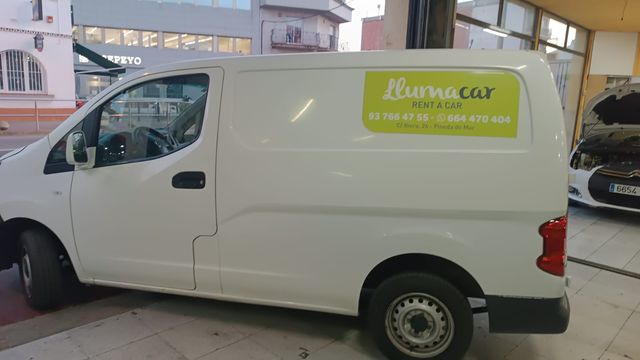 ALQUILER DE FURGONETAS PEQUEÑAS NISSAN NV200