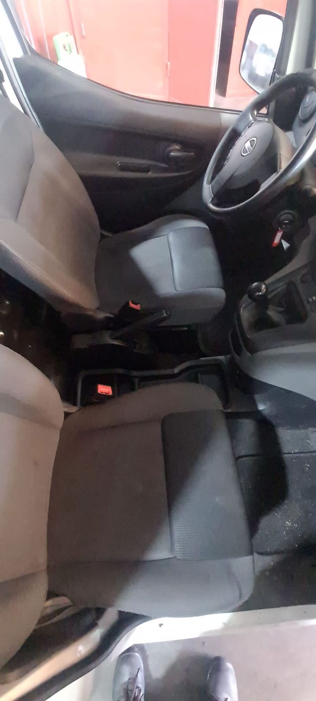 ALQUILER DE FURGONETAS PEQUEÑAS NISSAN NV200