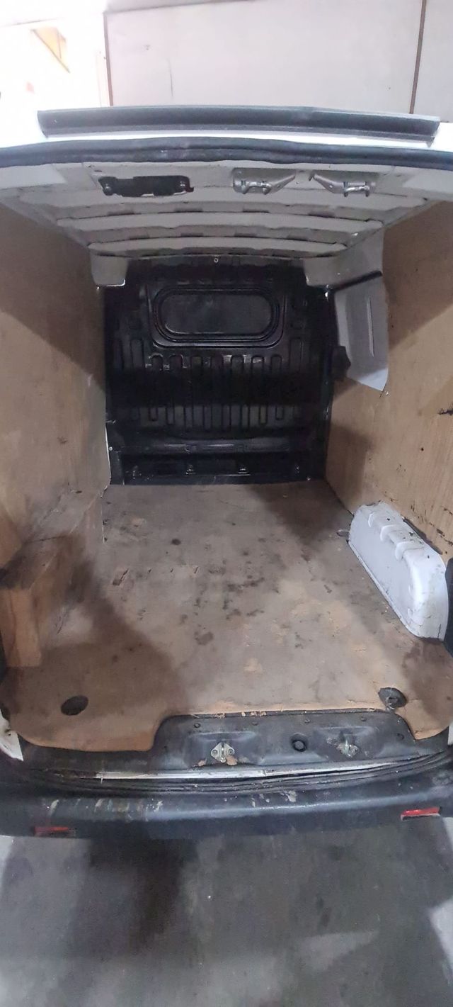 ALQUILER DE FURGONETAS PEQUEÑAS NISSAN NV200