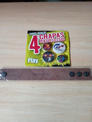 Pulsera Uncharted y chapas PlayStation