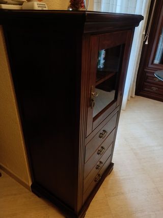 Vitrina con cajonera