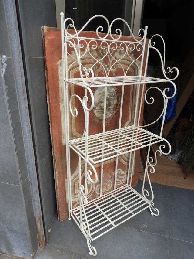 ESTANTERIA DE HIERRO CON TRES BALDAS PLEGABLES