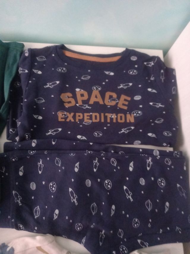 4 pijamas 5 años niño 108 113cm largos