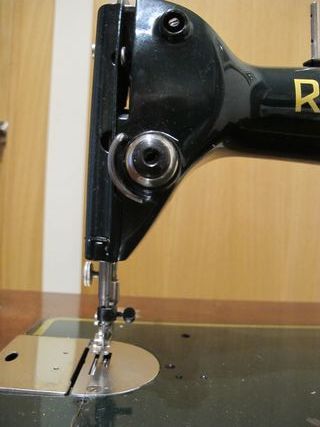 Maquina de coser Refrey