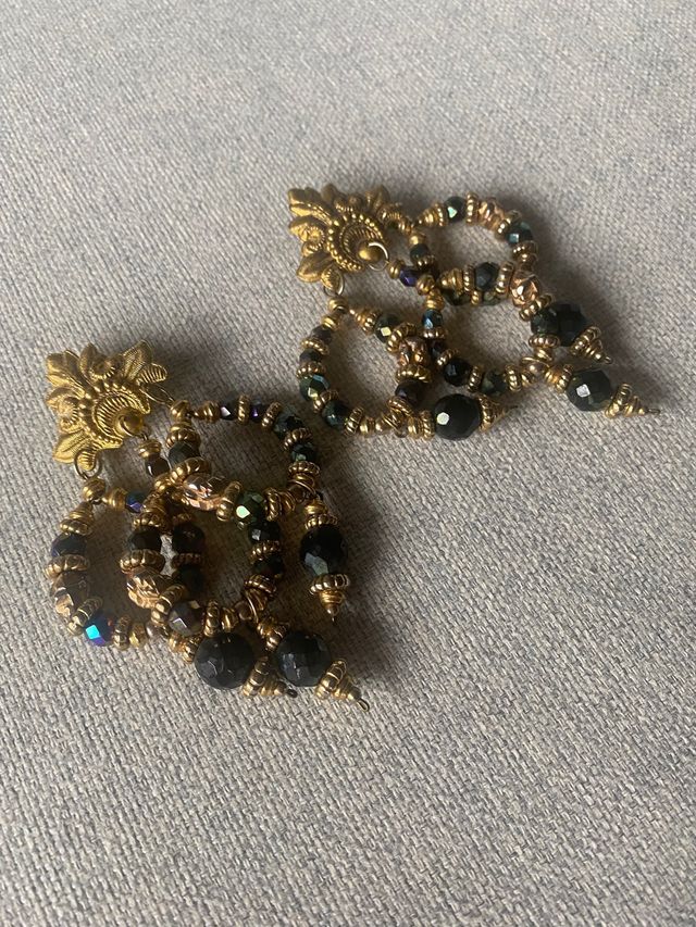 Pendientes de pinza dorados con PIEDRAS verdosas