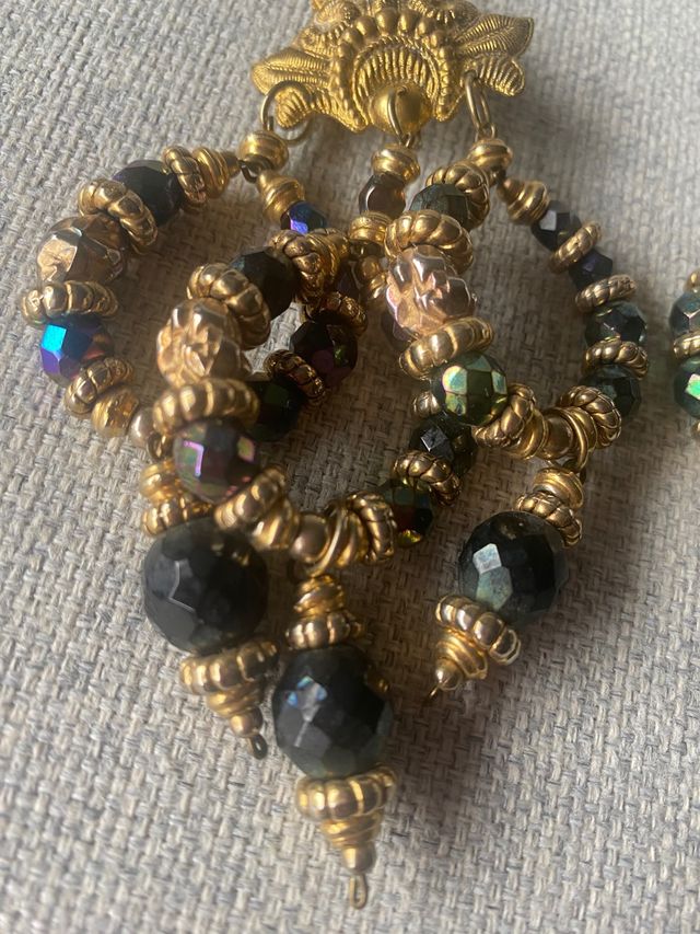 Pendientes de pinza dorados con PIEDRAS verdosas