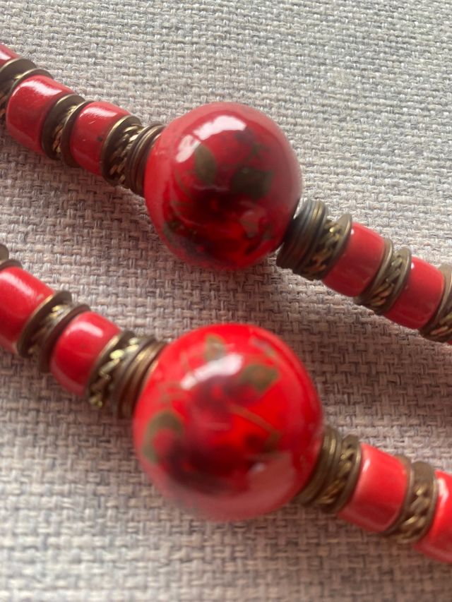 collar de cerámica rojo, precioso