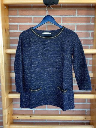 Jersey azul marino con detalles dorados Sfera