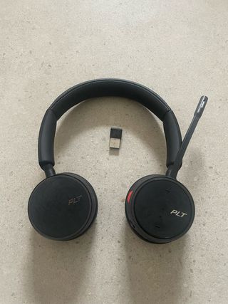 Plantronics Voyager 4220 - USB-C con dongle