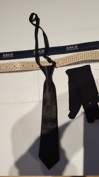 Cinturones, corbata y guantes niño