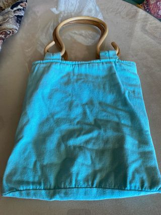 Bolso de tela con avalorios