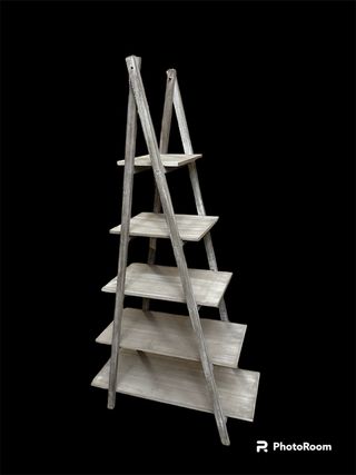 Estantería pirámide en madera decapada