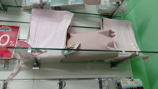 Mobiliario tienda de ropa y mercancía