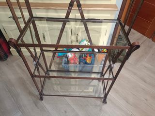 Estantería de forja y cristal