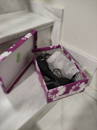 Sandalias negras tacón. Núm 38