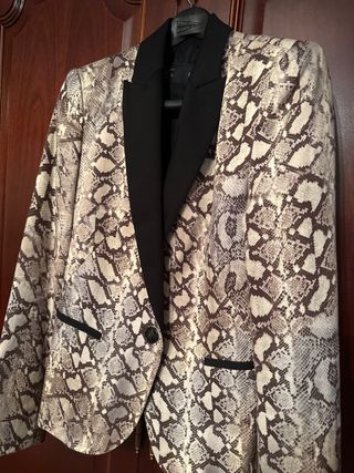 chaqueta animal print zara