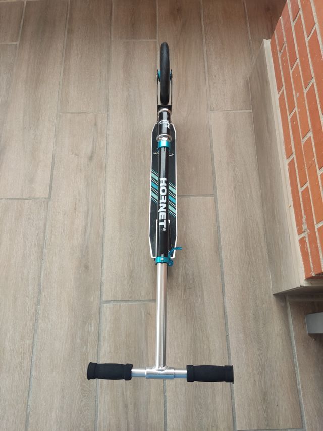 Patinete aluminio marca Hornet como nuevo