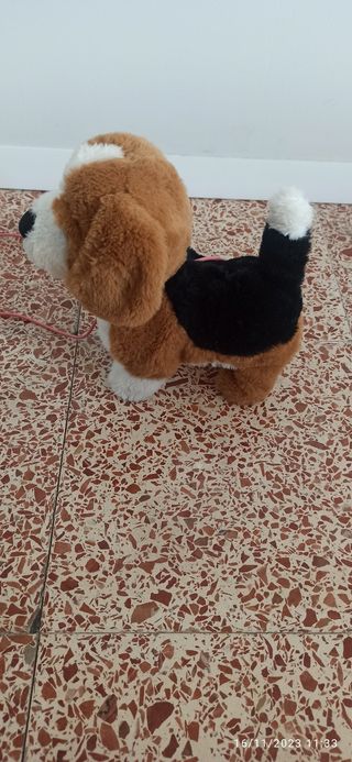 Perro peluche que ladra y anda