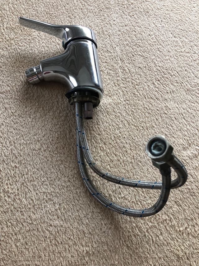 GRIFO EXTRAIBLE DE FREGADERO Y GRIFO DE BIDE