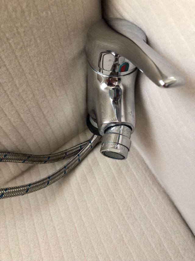 GRIFO EXTRAIBLE DE FREGADERO Y GRIFO DE BIDE