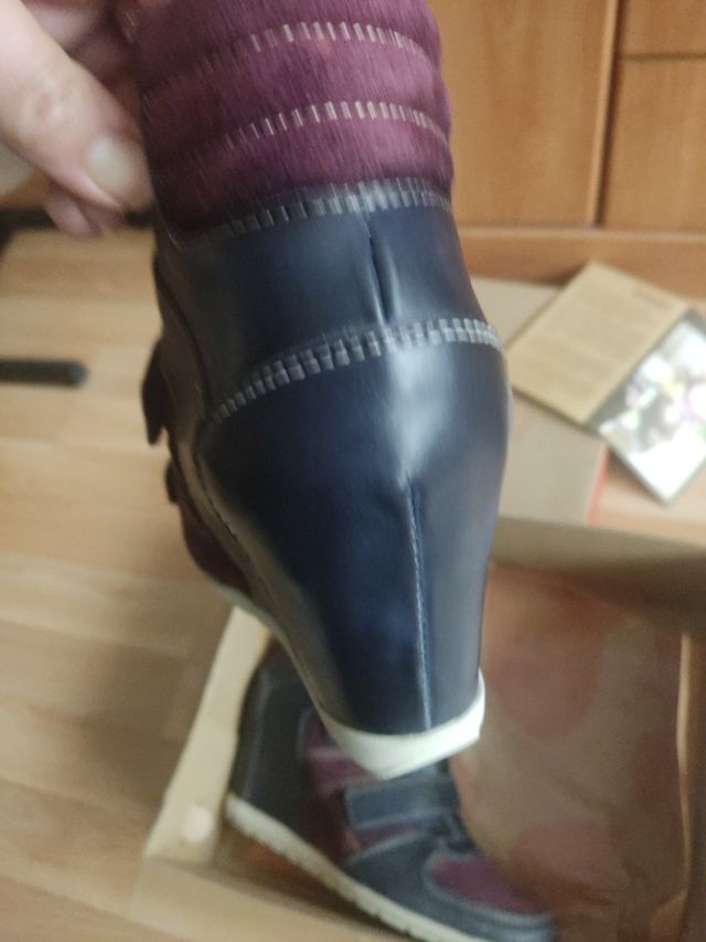 BOTÍN DE PIEL TACON CUÑA ALTO DE PIEL T40 129€