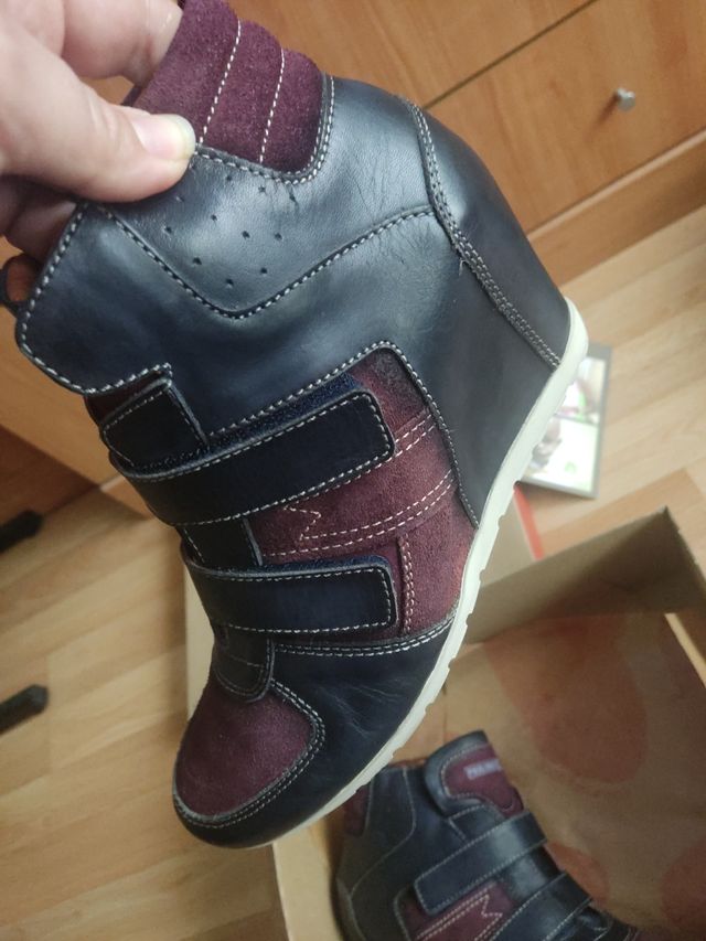 BOTÍN DE PIEL TACON CUÑA ALTO DE PIEL T40 129€