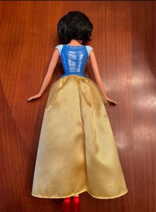 Dos muñecas Disney