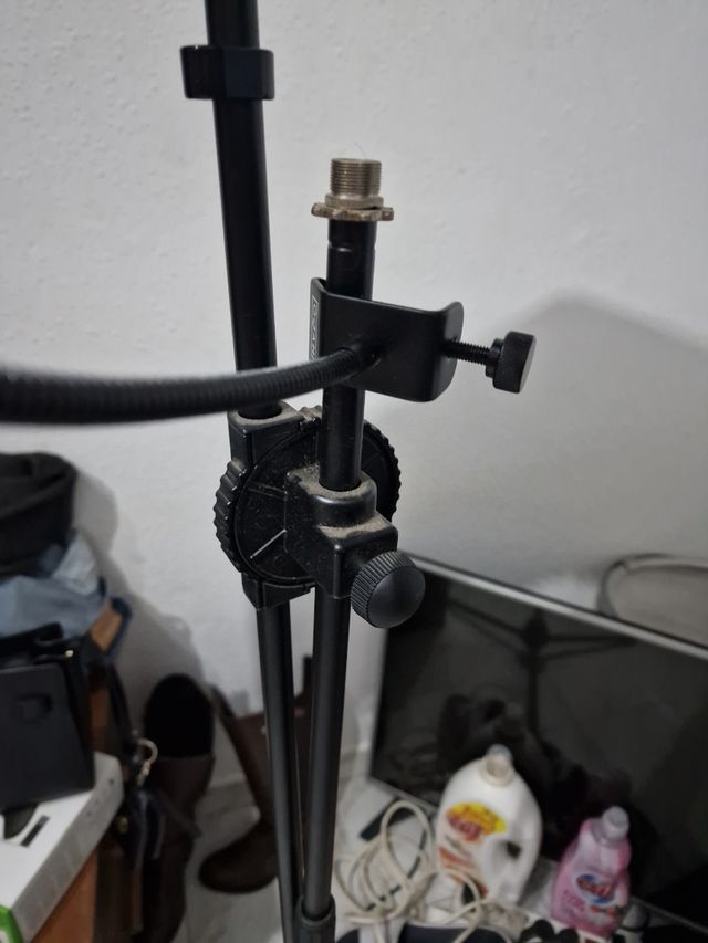 Soporte trípode micrófono suelo Oqan