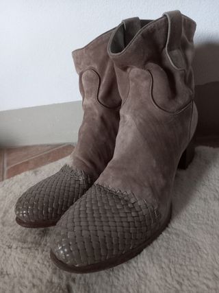 Stivaletto in camoscio tg. 39