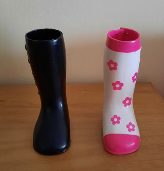Botas desparejadas de Nancy de Famosa