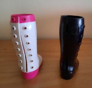 Botas desparejadas de Nancy de Famosa